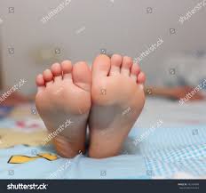child soles|Soles of child's bare feet – License image – 70358758 ❘ lookphotos