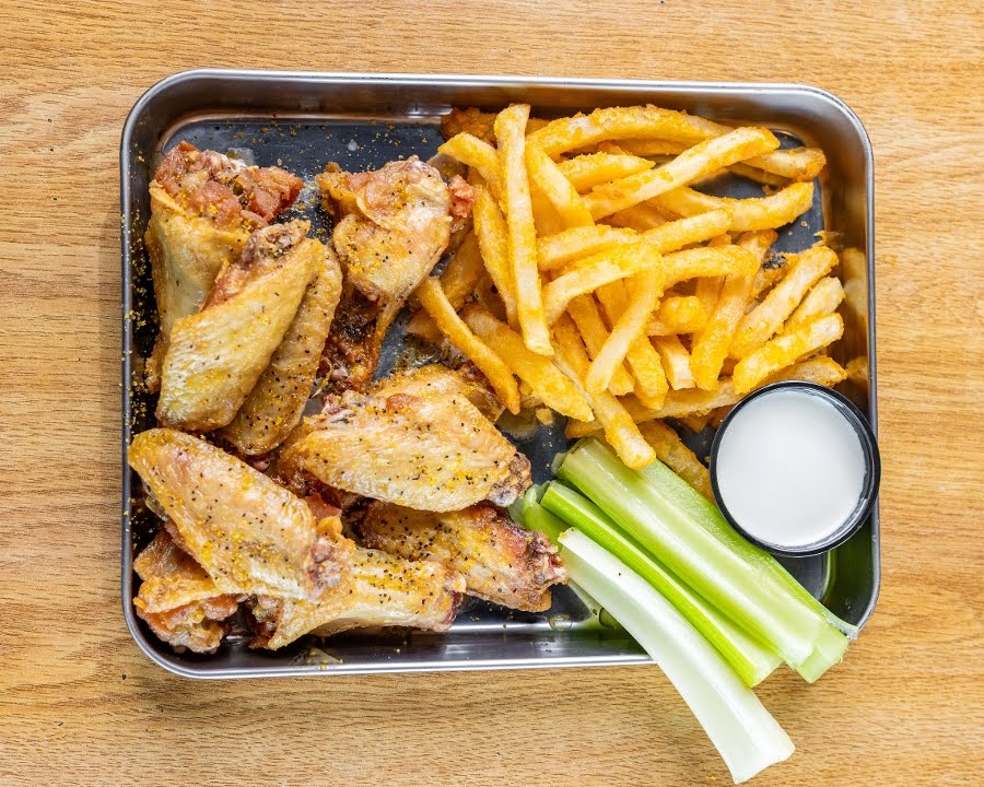 Five O'clock Sports Bar & Grill by null