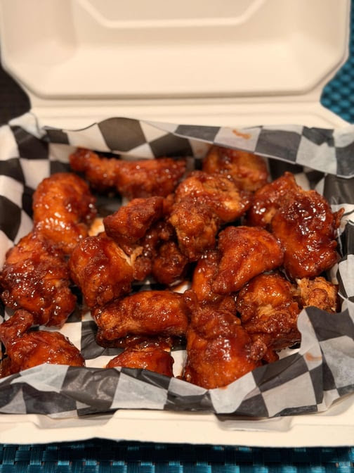 Quincy’s Potomac Bar & Grille by null