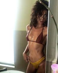 Sarah hyland posts nude photo who jpg x Sarah hyland