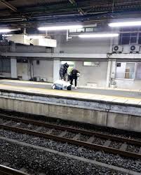 素人泥酔画像|画像・写真1/9）【永野芽郁と不倫報道】田中圭、ファンもあきれる“酒癖”の悪さ「グラドルに腕組み」の“泥酔イチャイチャ”合コンの過去 | Smart  FLASH/スマフラ[光文社週刊誌]