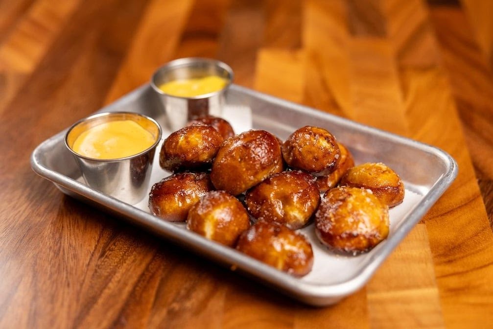 Local House Kitchen & Bar by null