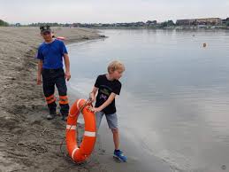 показала пизду детям|🐶 Учительницу из Подмосковья обвинили в «пропаганде квадробинга» из-за  того, что она дала детям задание по рассказу Тургенева «Муму» 👉  Учительница лобнинского лицея «Авиатика» Арувхан Вазировна Елгишиева  попросила пятиклассников представить себя на