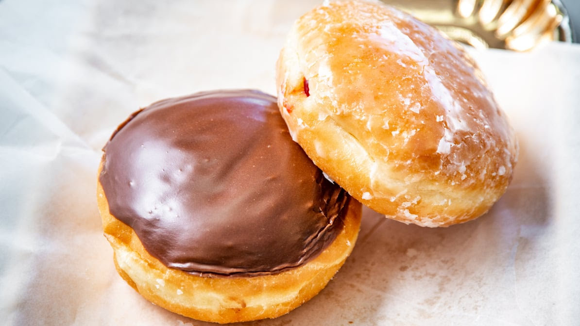 Dona Queen Donuts & Deli by null