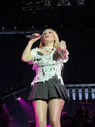 What are some stunning images of avril lavigne jpg x Avril lavigne sex