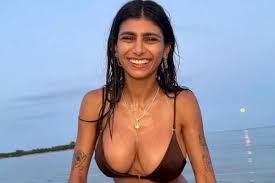 Porn star mia khalifa reveals drakes instagram hook up attempt jpg x Mia star