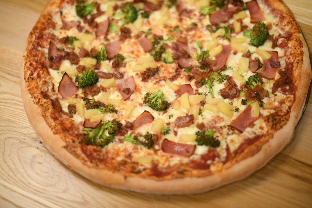 Leonardo's Pizza by null