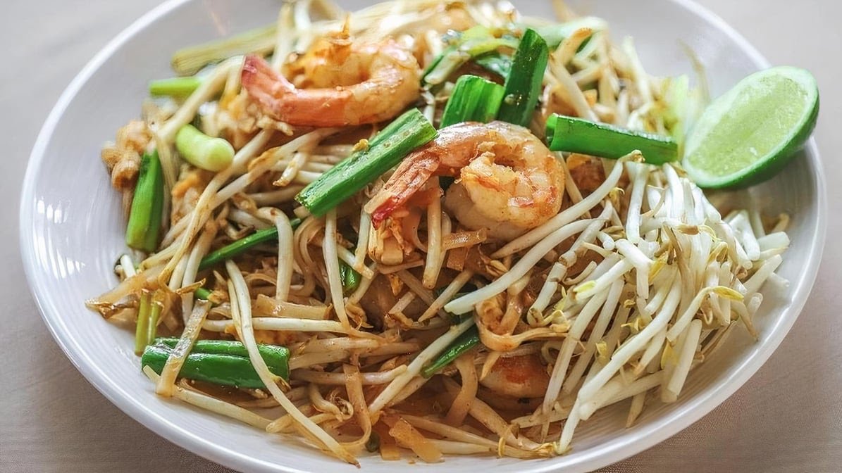 Family Thais Asian Bistro by null