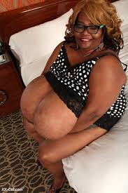 Tetas masivas ebony toma corrida en enormes tetas jpg x Ebony bbw big tits