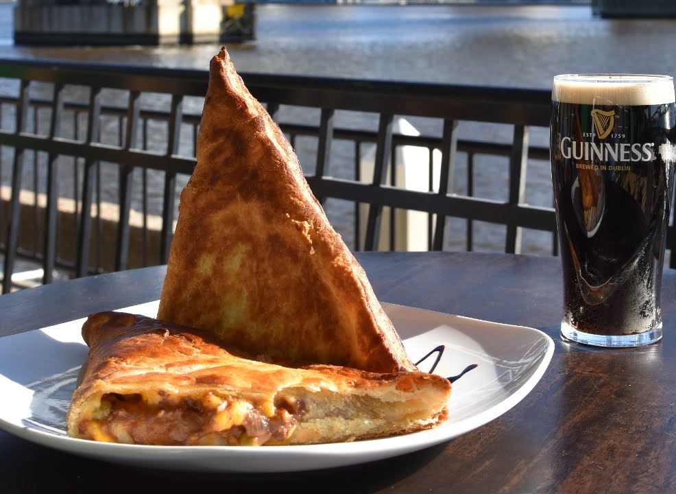 Fionn MacCool's Irish Pub & Restaurant by null