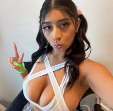 E dabe fafb jpg x Mia star