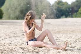 11-летняя нагая девочка|Девушка 11 лет на пляже стоковое фото. изображение насчитывающей кавказско  - 83624820