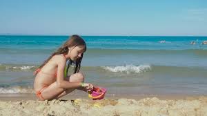 nude beach child|Little Girl Beach Pictures | Freepik
