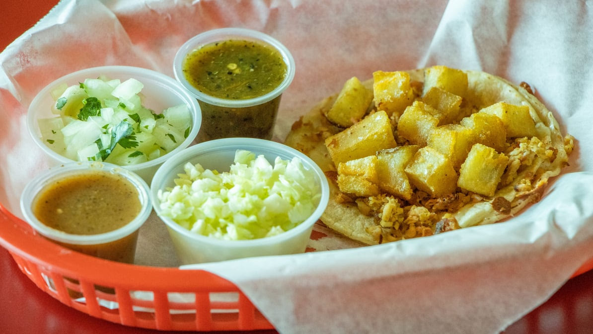 Kiss Pollos Estilo Sinaloa by null