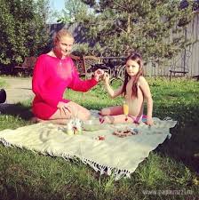 дочка без трусиков $|Отец не смог сдержаться и выебал приемную дочь без трусиков - порно видео |  rusuchka.com