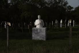 Russian young naturist|Nudists find freedom in Kyiv