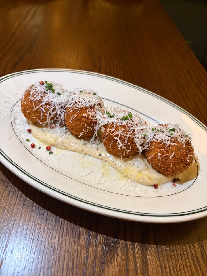 DeNucci's Lincoln Park by null