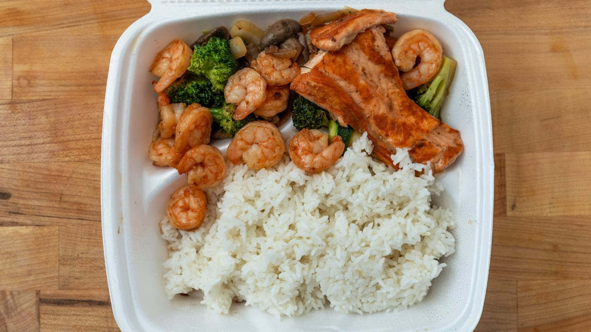 Akitas Sushi by null