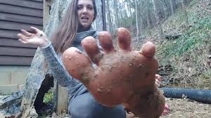 For the dirty feet bros she wants you to cum on them jpg x Dirty footjob