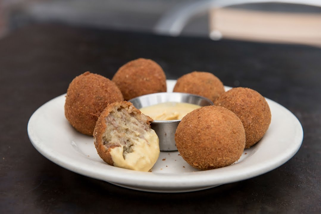 The Dutch - DAM Good Food by null