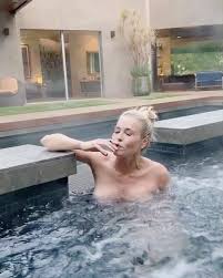 Eric gould embraces chelsea handler jpg x Chelsea handler sexy