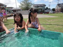 幼稚園 プール 裸|げんきだはだかだげつようび！ | 池田こども園