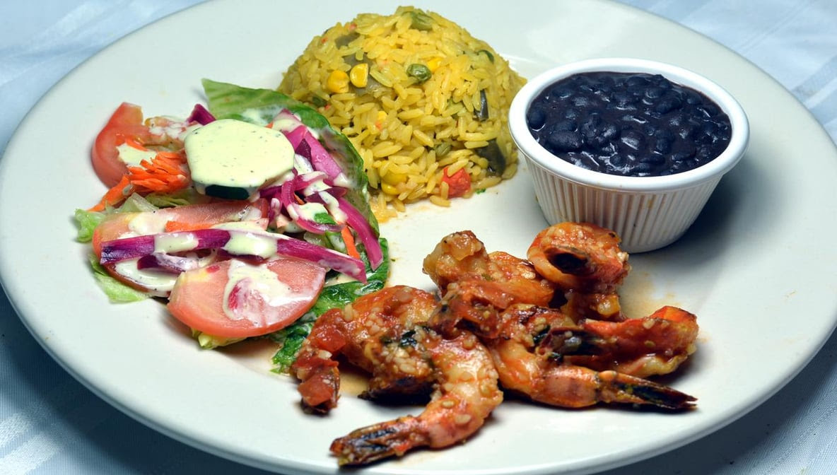 Pupuseria Mana by null