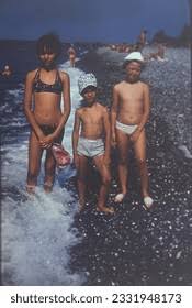 russian nudist famili|Family Nudist Pictures | Freepik