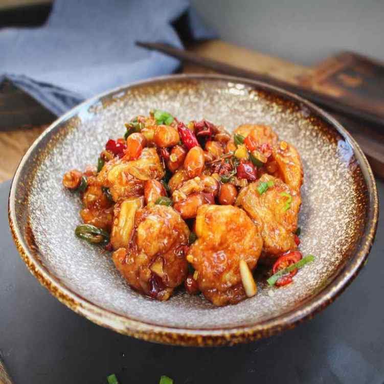 Lion Kitchen by null