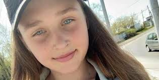 11-летняя нагая девочка|Девушка 11 лет на пляже стоковое фото. изображение насчитывающей кавказско  - 83624820