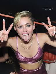 Celebrity tongues|Celebrities Sticking Out Their Tongues