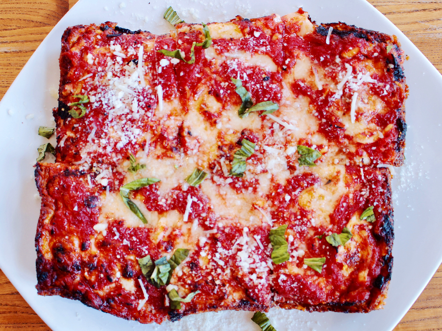MTH Pizza by null