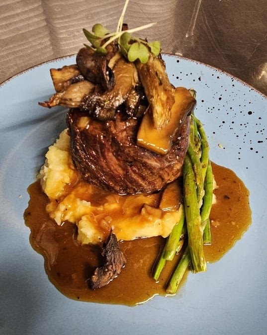 Robin's Restaurant by null