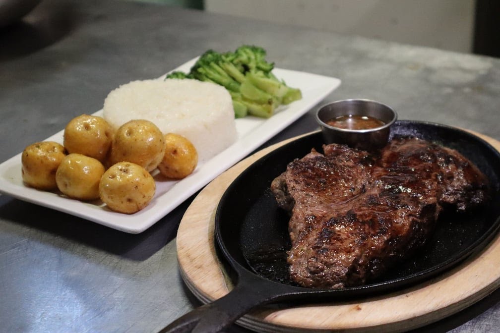 La Fonda Colombiana Restaurante Bar by null