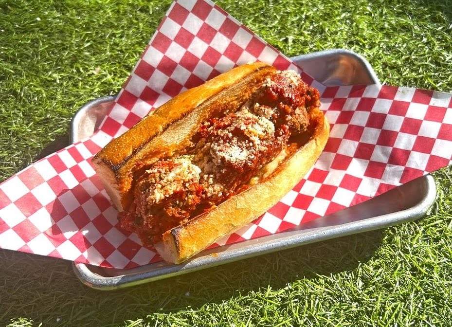 Toss Pizzeria & Pub by null