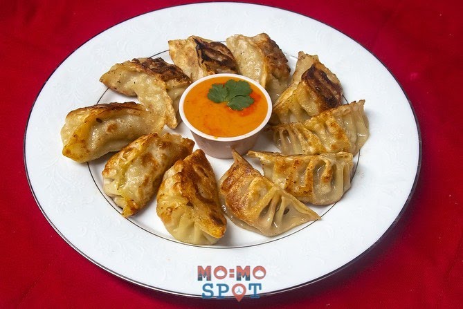 MoMo Spot by null