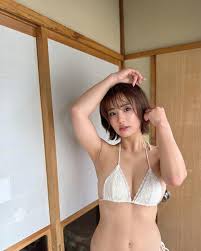 平嶋夏海 水着|平嶋夏海📚🏍🧸 | この水着、着方難しくてリボン全部取って結果シンプルになった！ #グラビア #平嶋夏海 #親近感ボディ | Instagram