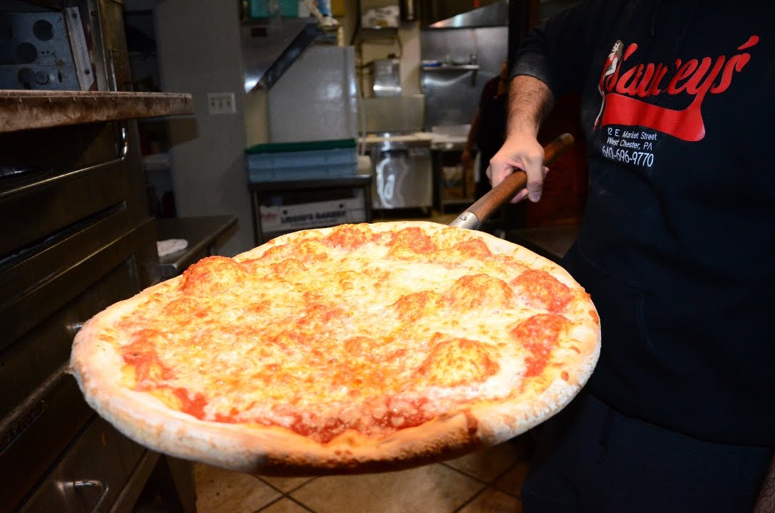 Saucey's Pizza by null