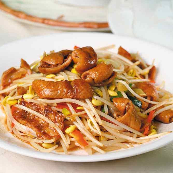 Yummy Yummy Noodles by null