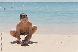 nudist  boy |Little Boy Views Topless Brazilian Beauty」のエディトリアル写真素材 - 画像素材 |  Shutterstock Editorial