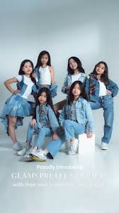 preteen models |pretty preteen blonde girl outdoors in summer Stock Photo - Alamy