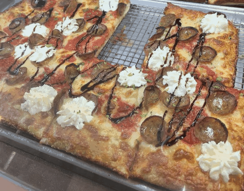 Raymond’s Pizzeria by null