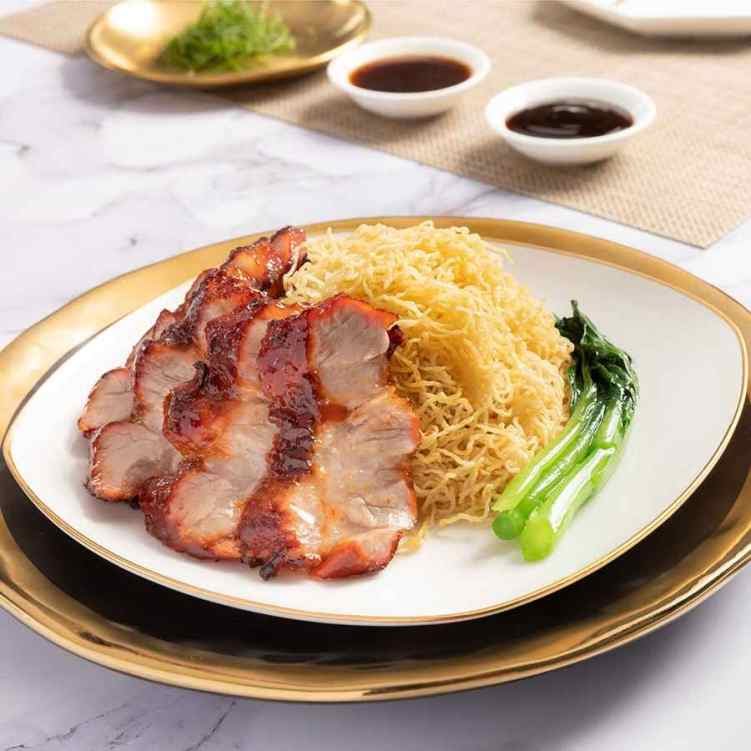M Kee by null