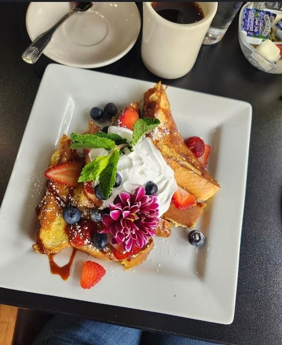 Savanna Breakfast & Lunch Northcenter by null