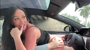 Rwmzbeasaatbaaaaaa voabbhqo eiylwnm jpg x In the car girl