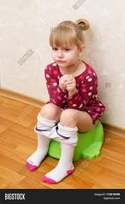   little girl pee|Little Girl Need a Pee. Isolated on White Background Stock Illustration -  Illustration of disease, isolated: 136954531