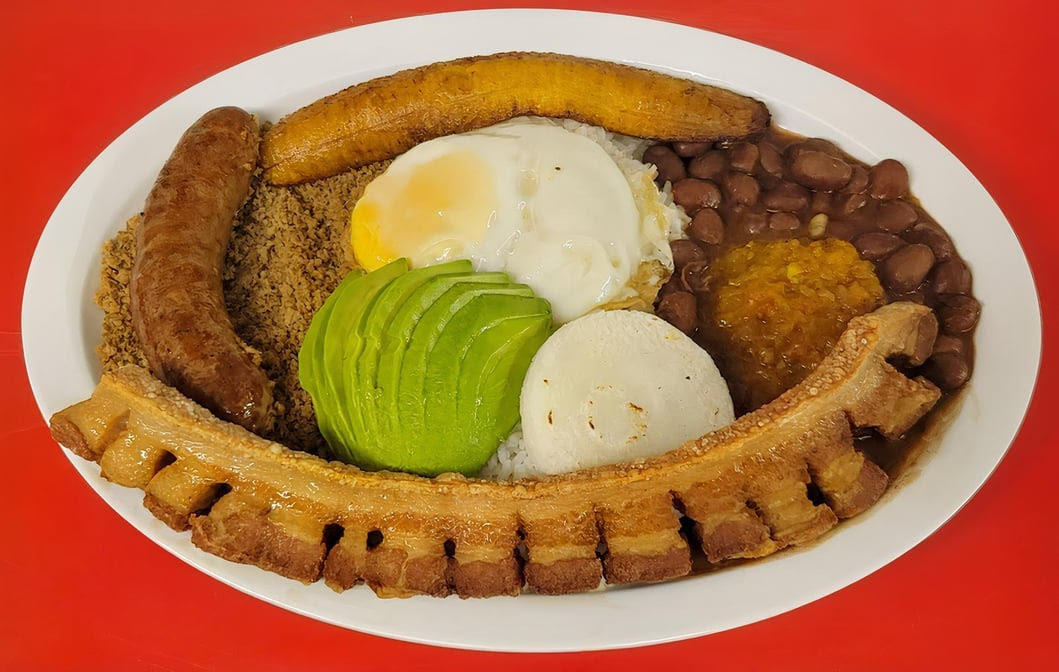 Empanadas Colombianas Luis Panes by null