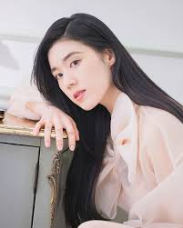 Jung Eun-chae|🌿Jung Eun Chae 정은채🌿 | Clé de Peau Beauté's Korean ambassador Jung Eun Chae  at @cledepeaubeaute gala dinner in Tokyo ✨😍 🎥 @keydong_keyman - - #정은채  #jungeunchae... | Instagram