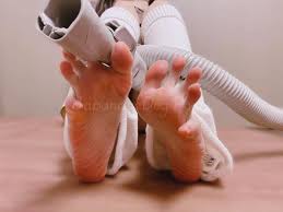 japanesesoles|ティッシュ破くとこ見てて🖤 . . . #feetpic #sole #solefetish #asiansole #japanesesoles  #足#足控 #あし #足裏 #足指#生足 #足フェチ #ティッシュ #asmr #feetmovie