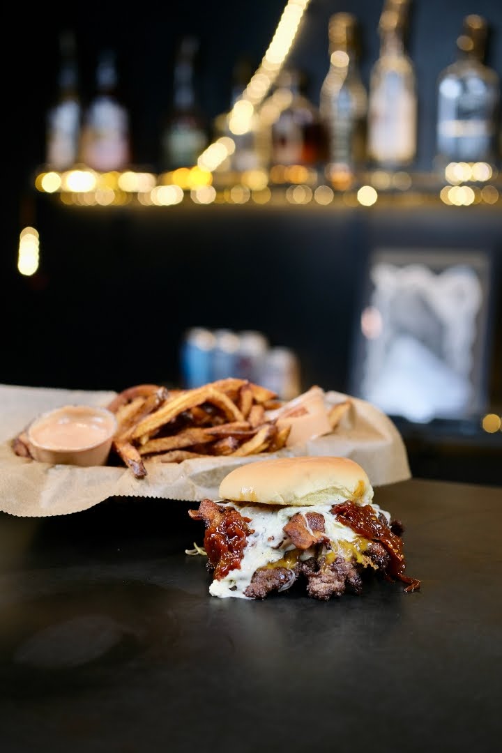 Cobra Burger by null